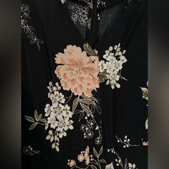 Floral Open Shoulder Dress from Dynamite - Picture 3 of 8